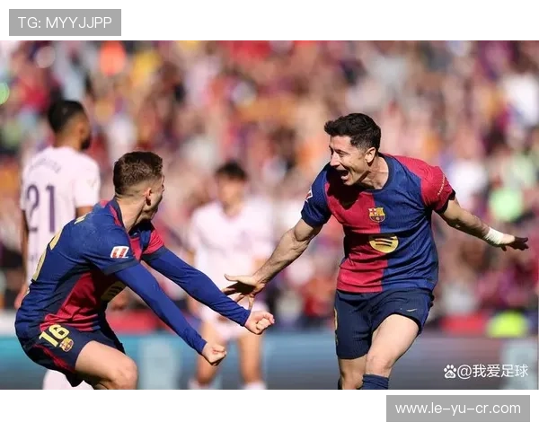 莱万多夫斯基转会费总和创纪录,引发足坛热议 莱万多夫斯基转会费总和创纪录,引发足坛热议